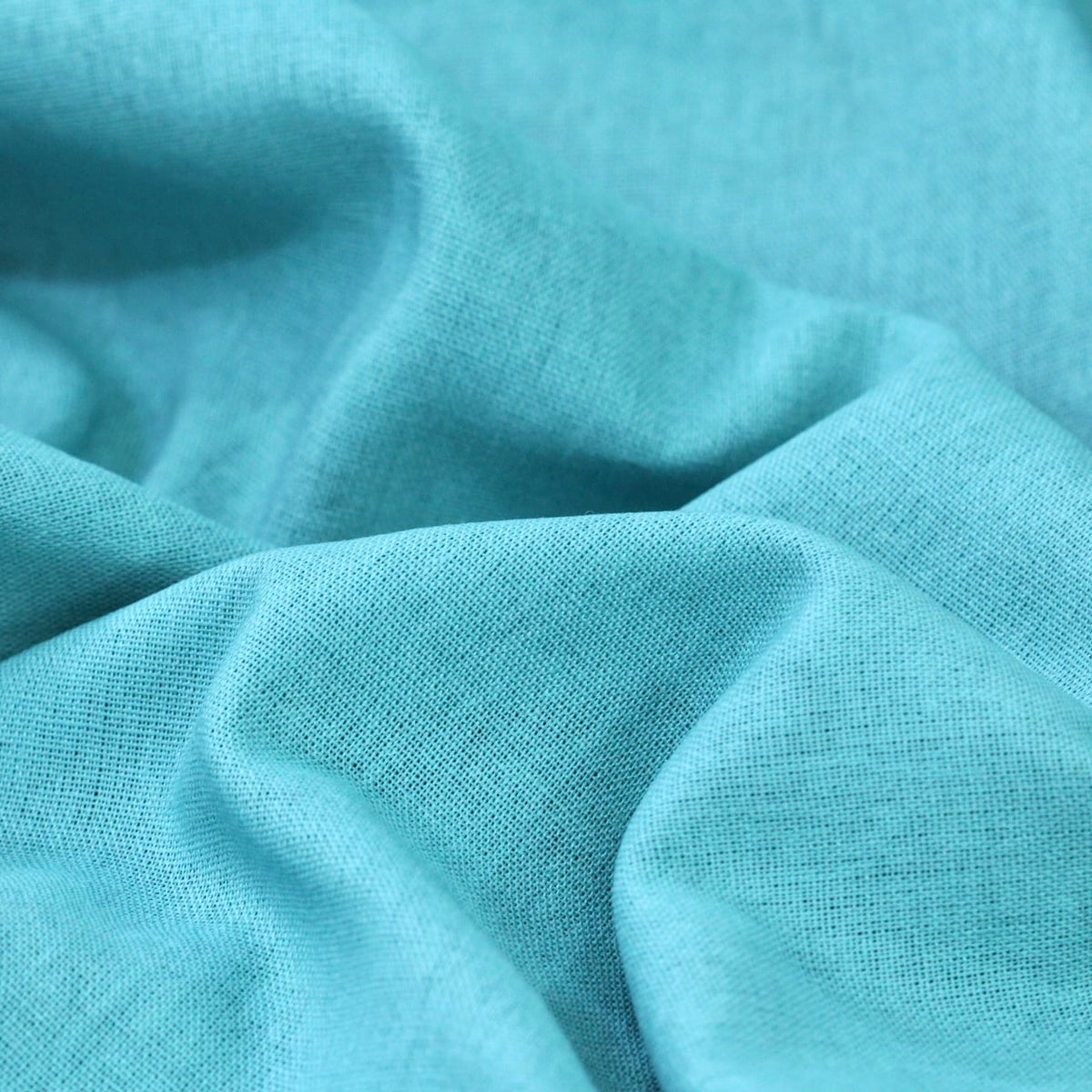 Detalhe do Tecido Linho Com Viscose Liso Premium - Ozone - 28% Linho 68% Viscose 4% Fibras Diversas - Largura 1,35m - MILFIOS Tecidos