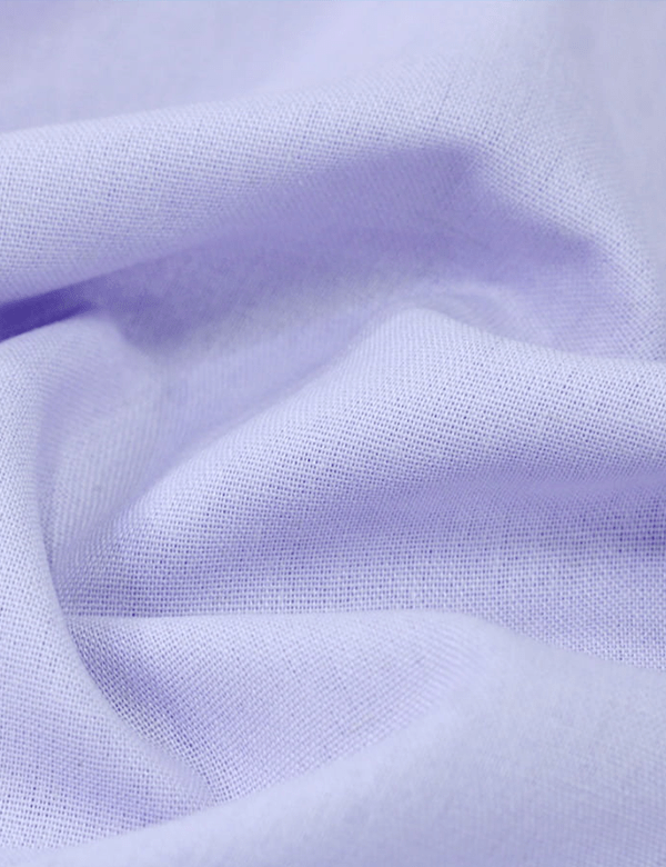 Detalhe do Tecido Linho Com Viscose Liso Premium - Lilás Snow - 28% Linho 68% Viscose 4% Fibras Diversas - Largura 1,35m - MILFIOS Tecidos