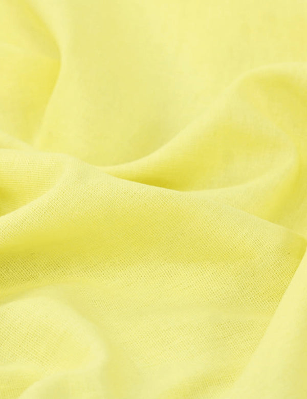 Detalhe do Tecido Linho Com Viscose Liso Premium - Pinacolada - 28% Linho 68% Viscose 4% Fibras Diversas - Largura 1,35m - MILFIOS Tecidos