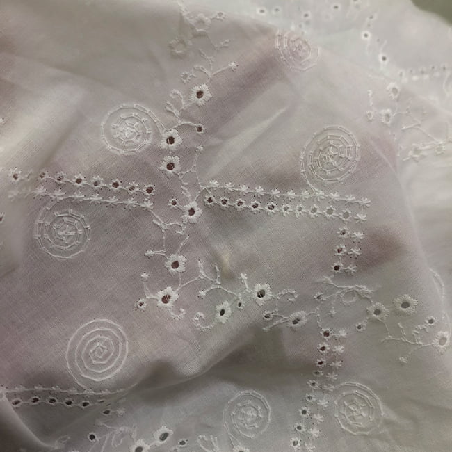 Tecido Laise Bordado 21 - Branco Off White - 100% Algodão - Milfios Tecidos