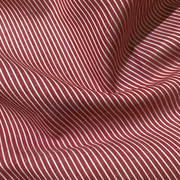 Tecido Camisaria Tricoline Fio 60 - Alexandria 324 - Listra M Branco - Fundo Vermelho - 100% Algodão - Milfios Tecidos