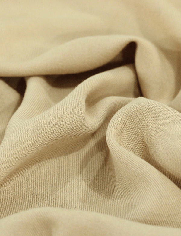 Detalhe do Tecido Viscose Lisa Sarjada Premium - Bege - 100% Viscose - Largura 1,45m - Milfios Tecidos