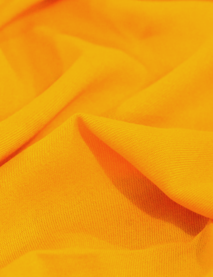 Detalhe do Tecido Viscose Lisa Sarjada Premium - Dark Cheddar - 100% Viscose - Largura 1,45m - Milfios Tecidos