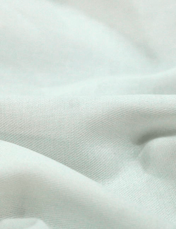 Detalhe do Tecido Viscose Lisa Sarjada Premium - Off White - 100% Viscose - Largura 1,45m - Milfios Tecidos